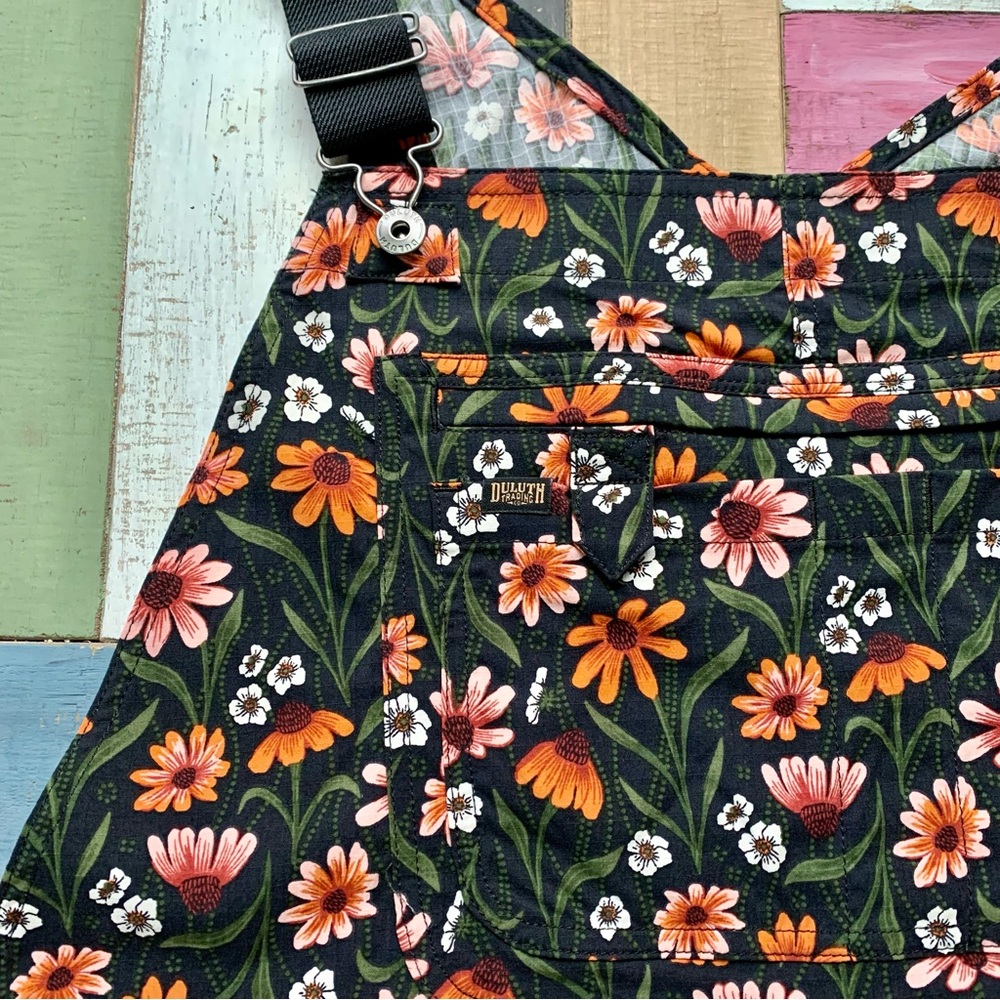 NWT Duluth XXL x29L Heirloom Gardening Bib Overalls Black Cornflowers Farm Bibs - Picture 3 of 6